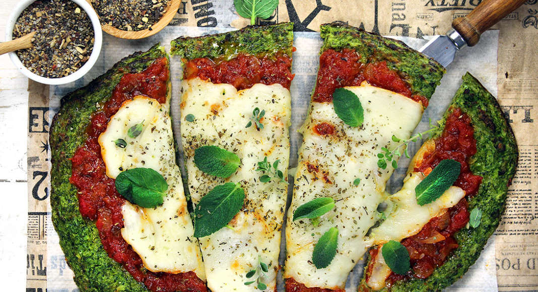 Base della pizza con i broccoli