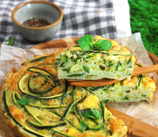 Frittata al basilico con spaghetti di zucchine